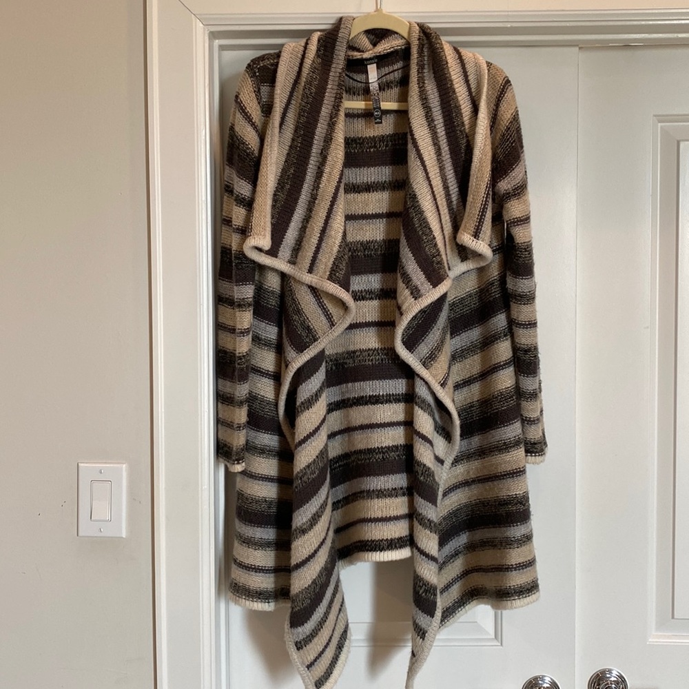 Kensie multi color tunic cardigan, size medium in great condition
